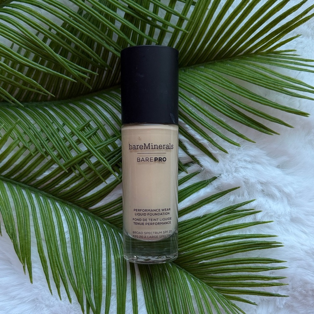 bareMinerals BAREPRO Liquid Foundation Warm Light 07